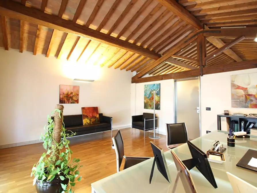 Immagine 14 di Ufficio in vendita  a Pontedera