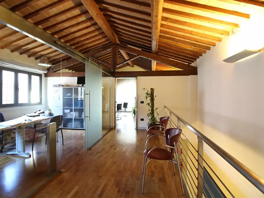 Immagine 11 di Ufficio in vendita  a Pontedera