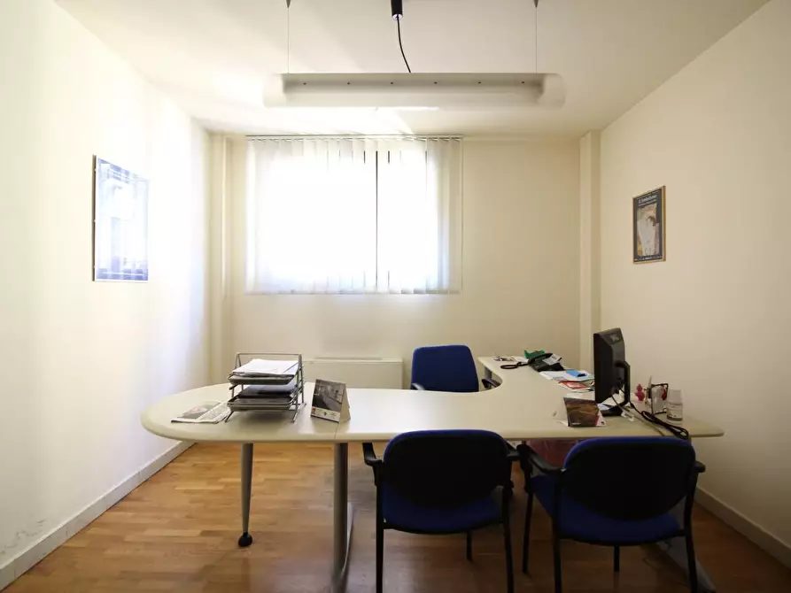Immagine 7 di Ufficio in vendita  a Pontedera
