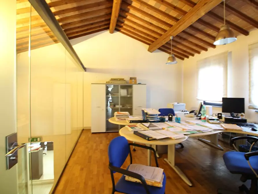 Immagine 10 di Ufficio in vendita  a Pontedera