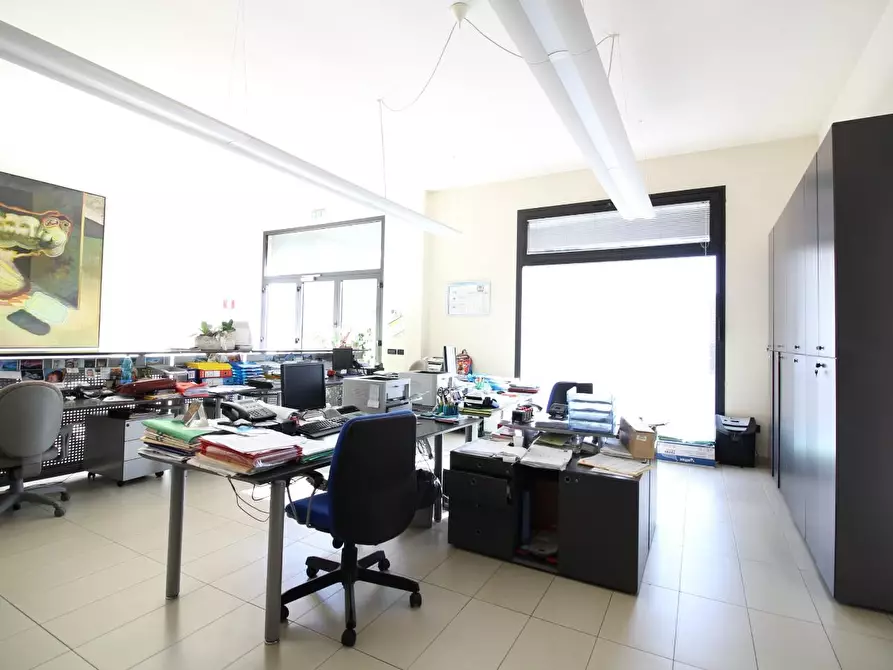 Immagine 3 di Ufficio in vendita  a Pontedera