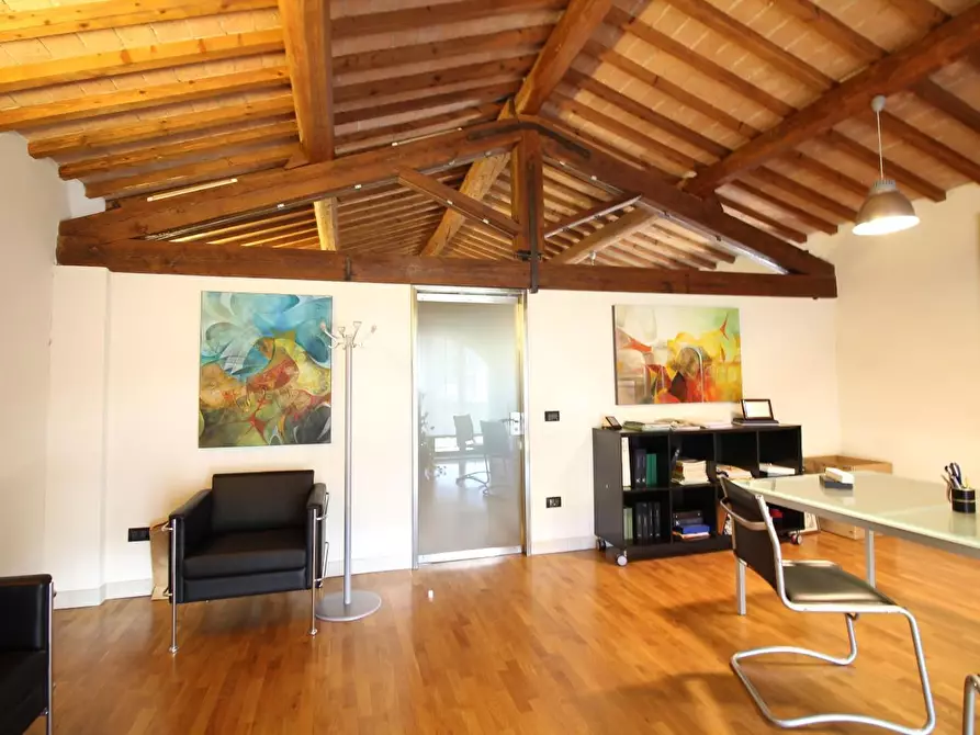 Immagine 15 di Ufficio in vendita  a Pontedera