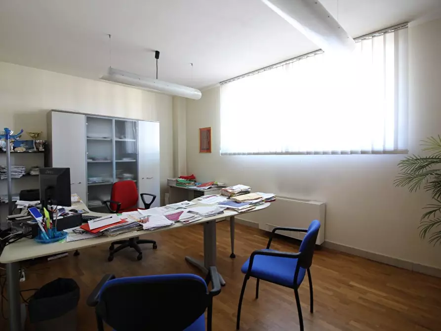 Immagine 6 di Ufficio in vendita  a Pontedera