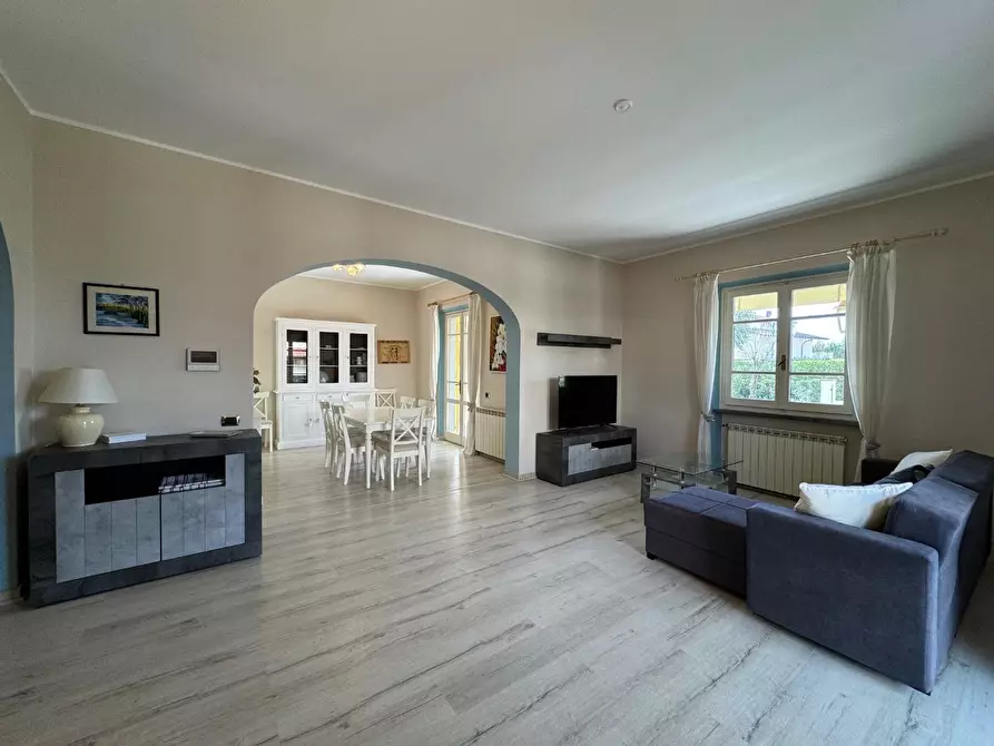 Immagine 6 di Villa in vendita  a Forte Dei Marmi