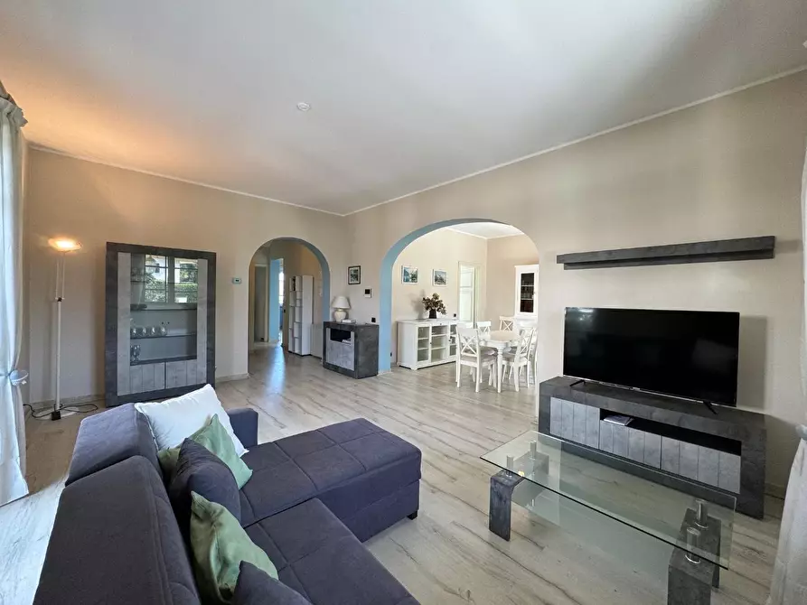 Immagine 5 di Villa in vendita  a Forte Dei Marmi