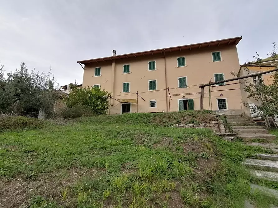 Immagine 1 di Casa colonica in vendita  a Carrara