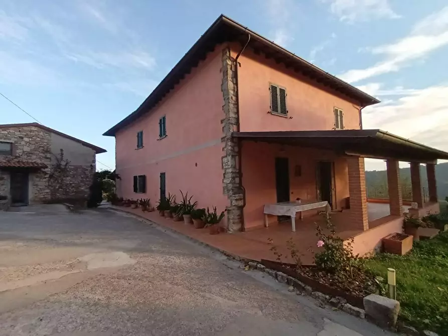 Immagine 33 di Villa in vendita  a Pescaglia