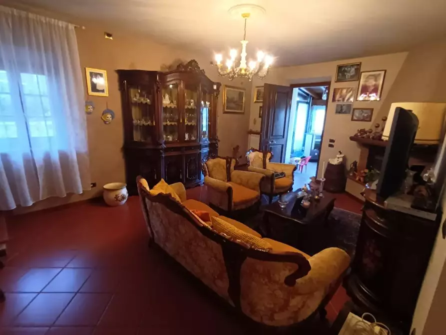 Immagine 11 di Villa in vendita  a Pescaglia