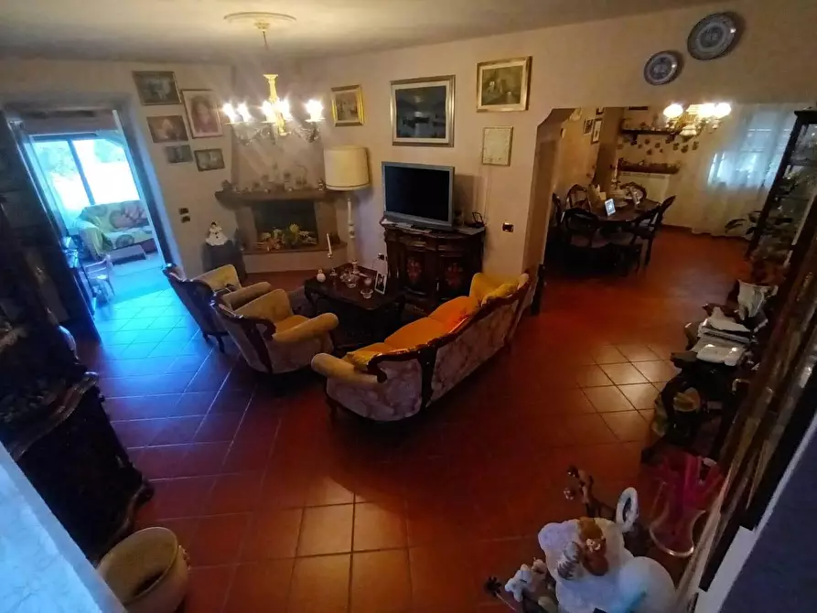 Immagine 9 di Villa in vendita  a Pescaglia