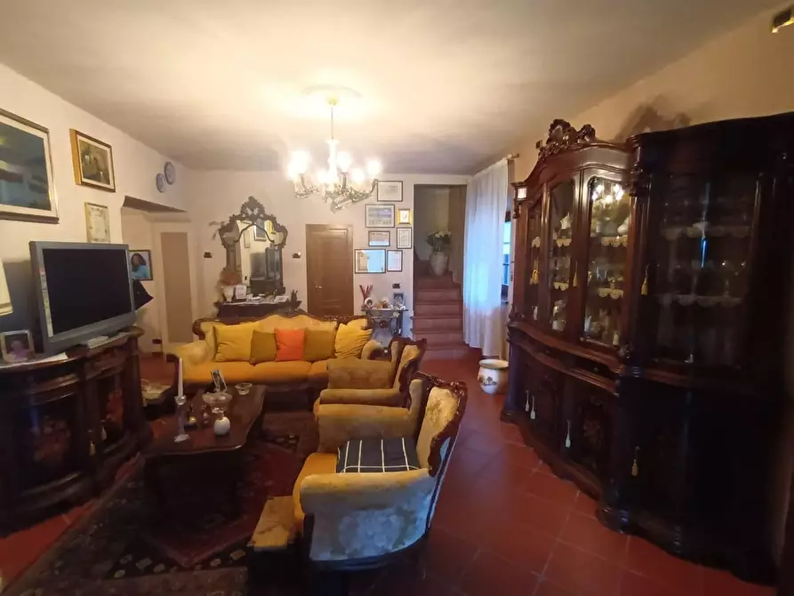 Immagine 8 di Villa in vendita  a Pescaglia