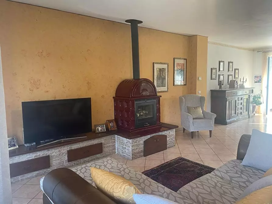 Immagine 8 di Villetta a schiera in vendita  a Carrara