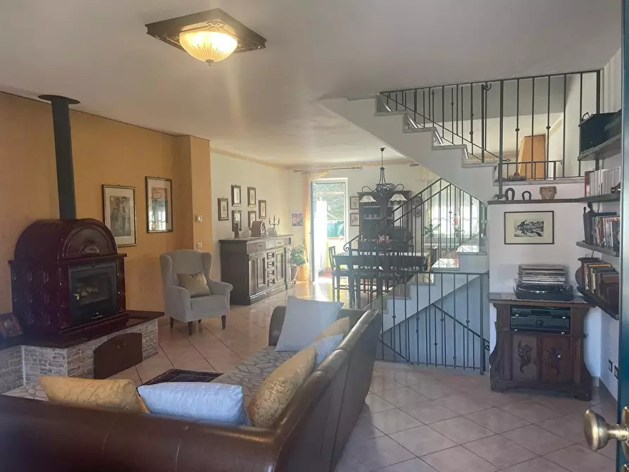 Immagine 10 di Villetta a schiera in vendita  a Carrara