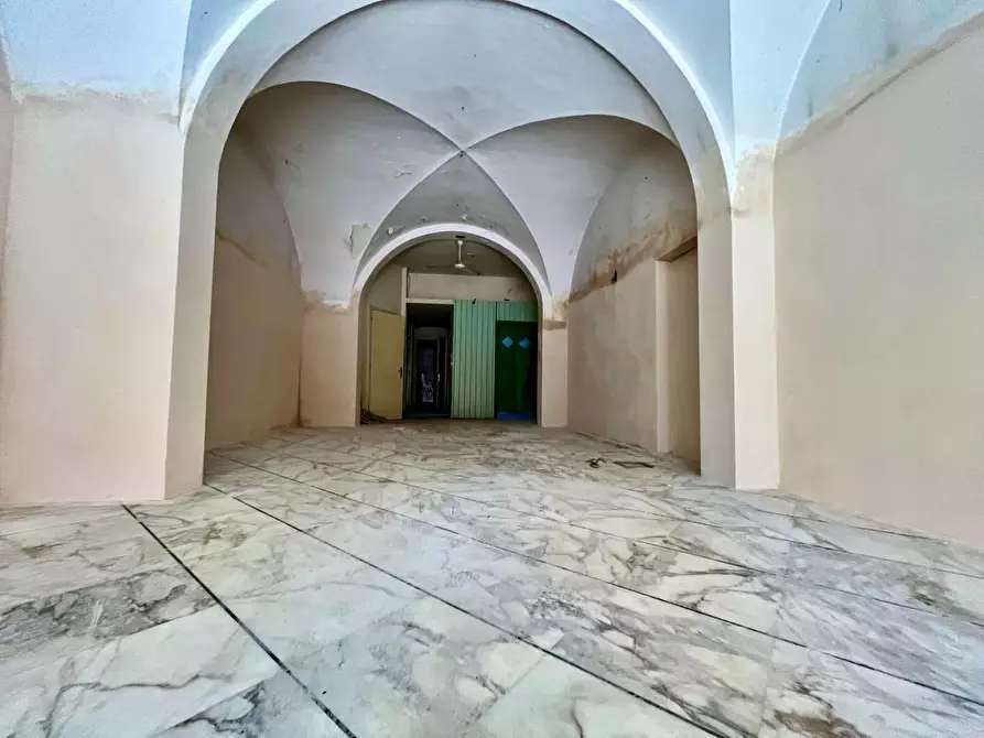 Immagine 2 di Locale commerciale in affitto  a Pontedera