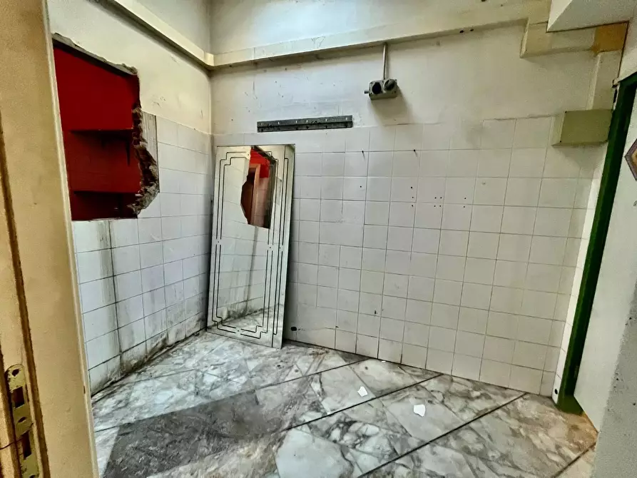 Immagine 3 di Locale commerciale in affitto  a Pontedera