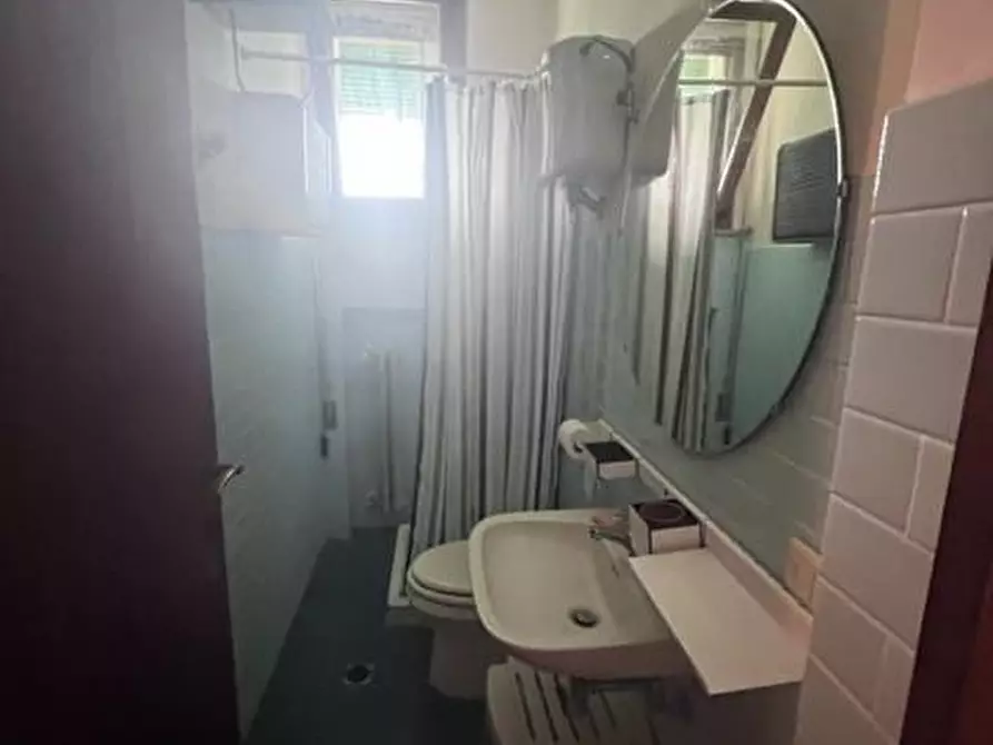 Immagine 11 di Appartamento in vendita  a Siena