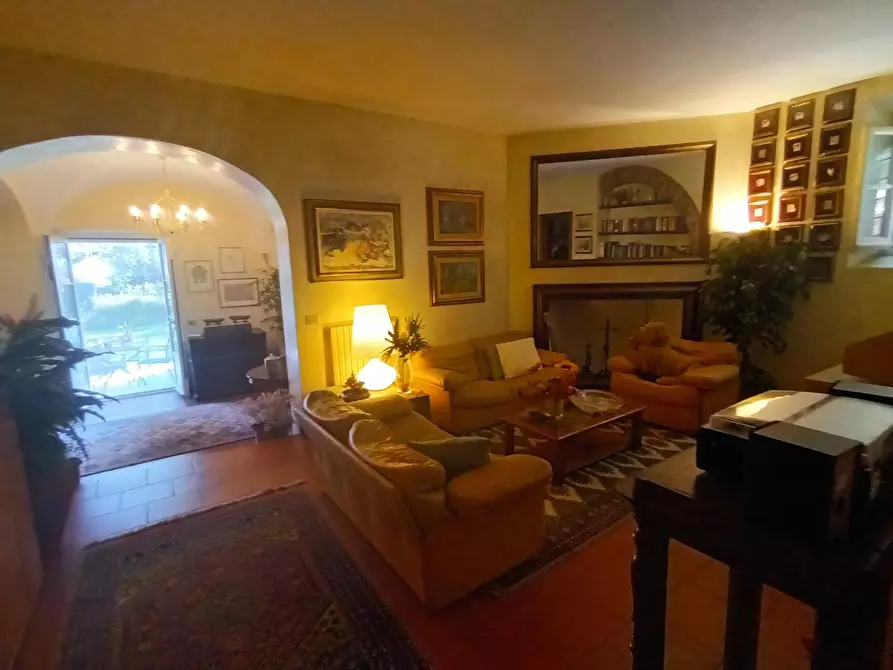 Immagine 15 di Casa semindipendente in vendita  a Lucca
