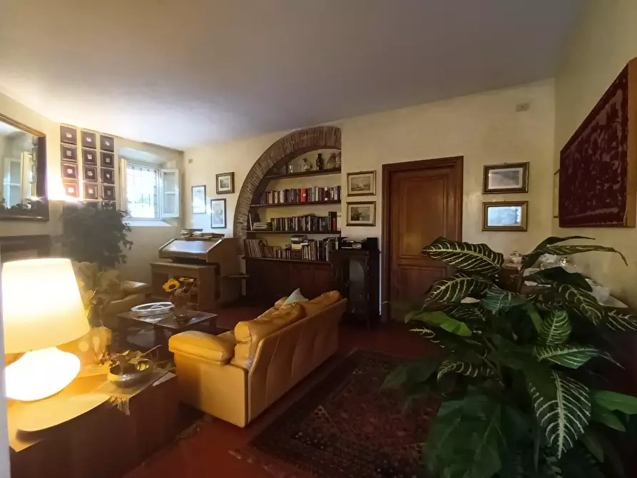 Immagine 3 di Casa semindipendente in vendita  a Lucca