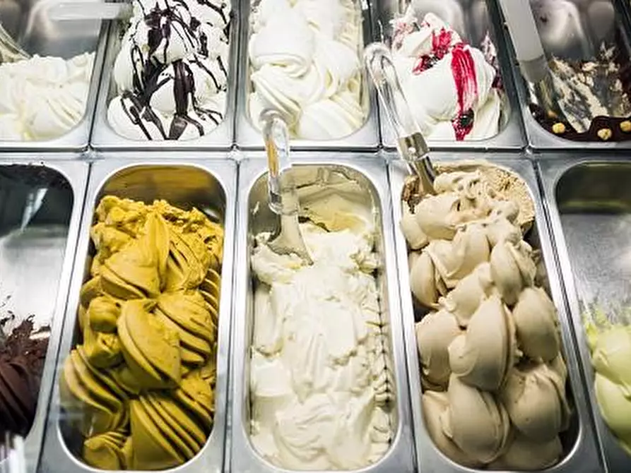 Immagine 3 di Bar / Ristorante in vendita  a Massa