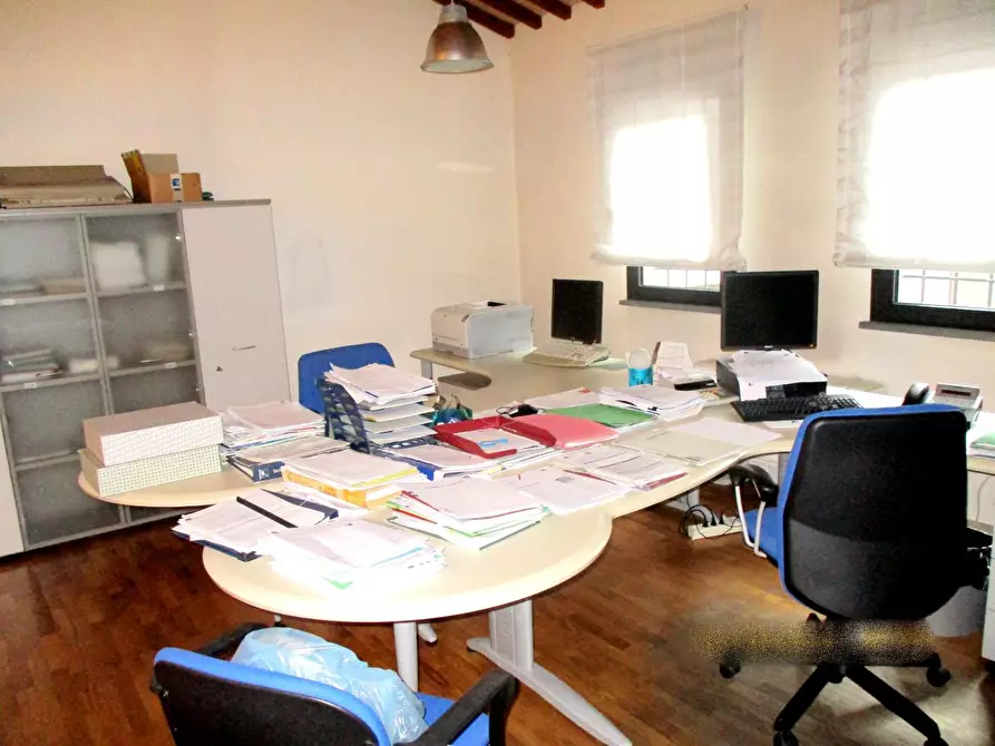 Immagine 6 di Ufficio in vendita  a Pontedera