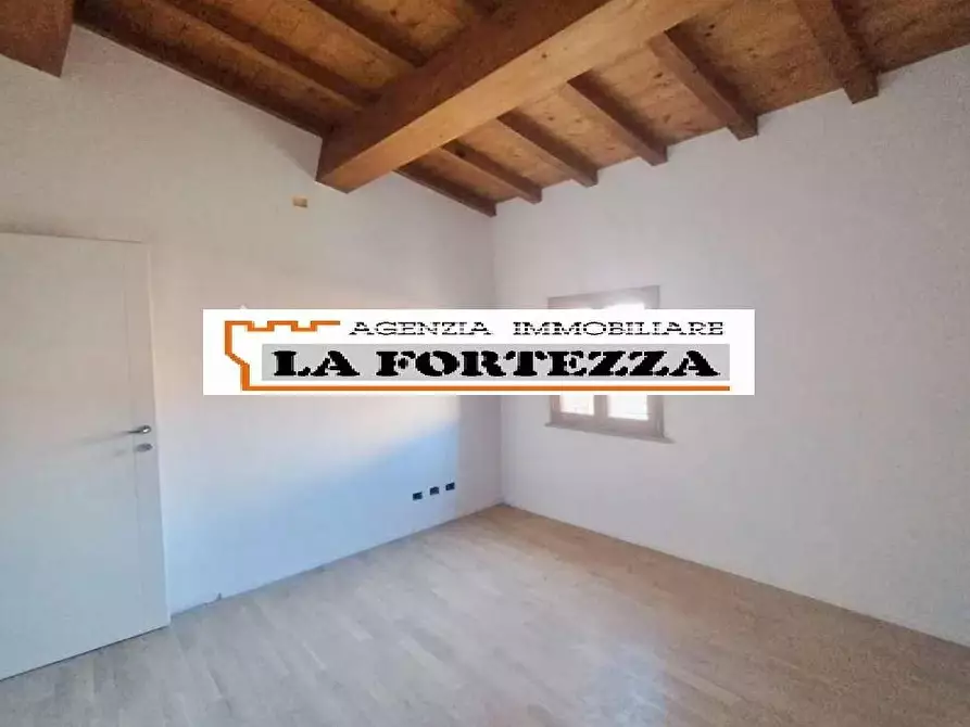 Immagine 11 di Appartamento in vendita  a Pisa