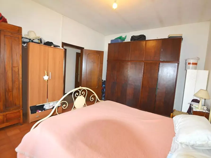 Immagine 8 di Appartamento in vendita  a Lucca