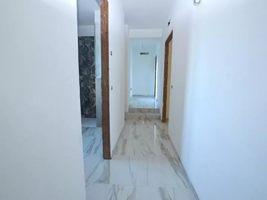 Immagine 6 di Appartamento in vendita  a Lucca