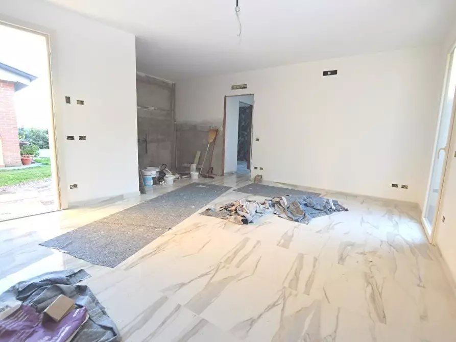 Immagine 4 di Appartamento in vendita  a Lucca