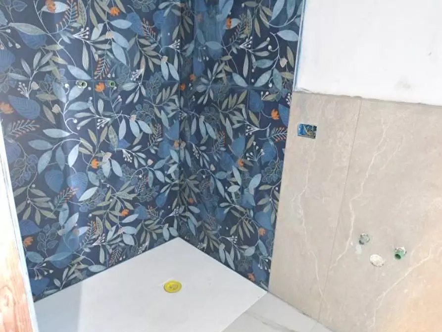 Immagine 21 di Appartamento in vendita  a Lucca