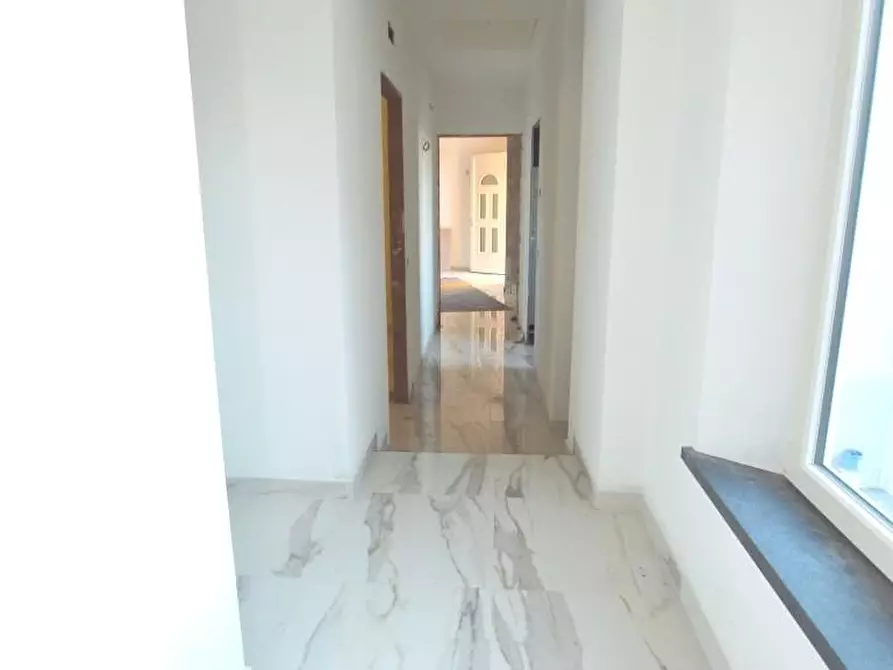 Immagine 8 di Appartamento in vendita  a Lucca