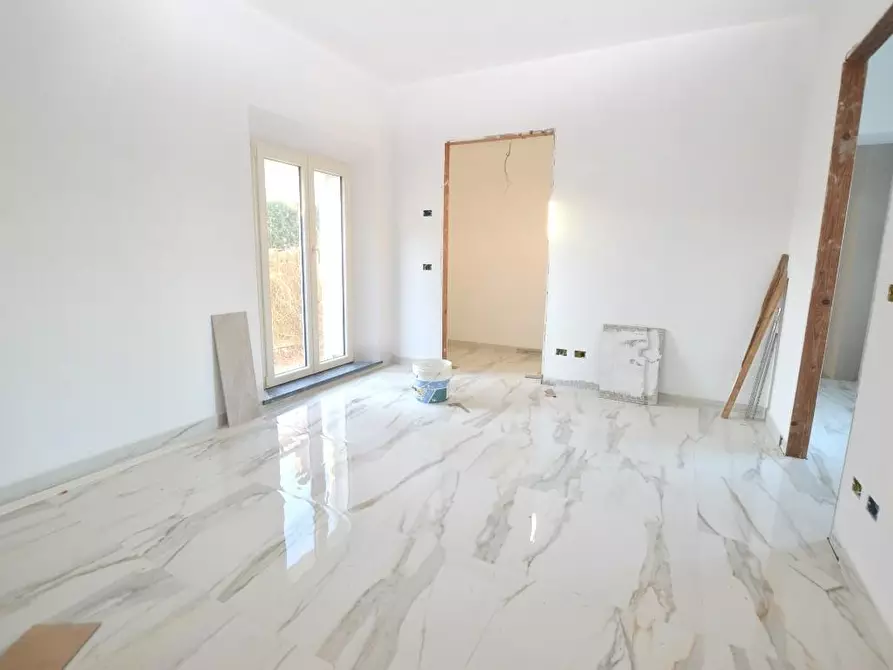 Immagine 17 di Appartamento in vendita  a Lucca