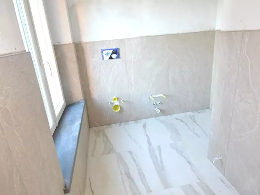 Immagine 22 di Appartamento in vendita  a Lucca