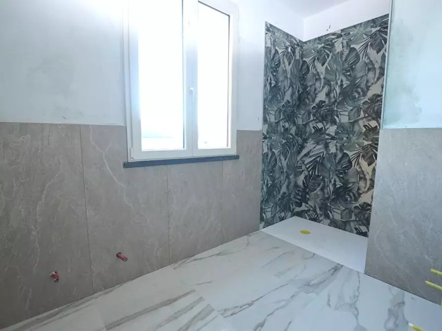 Immagine 10 di Appartamento in vendita  a Lucca