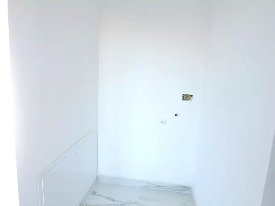 Immagine 15 di Appartamento in vendita  a Lucca