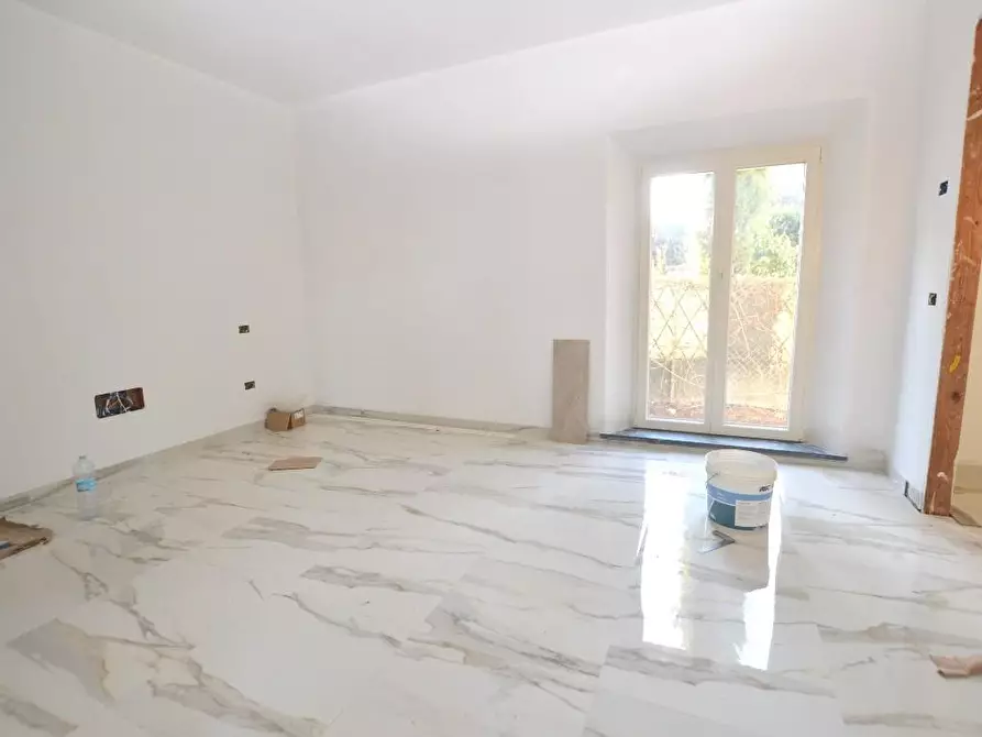 Immagine 16 di Appartamento in vendita  a Lucca