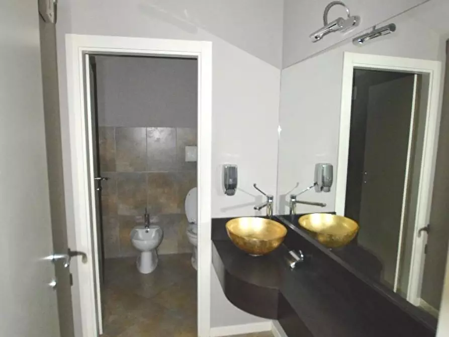 Immagine 14 di Attività artigianale in vendita  a Lucca