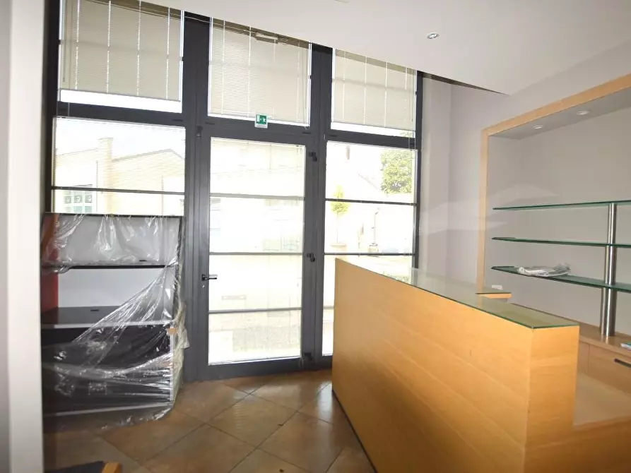 Immagine 2 di Attività artigianale in vendita  a Lucca