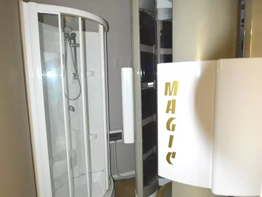 Immagine 5 di Attività artigianale in vendita  a Lucca