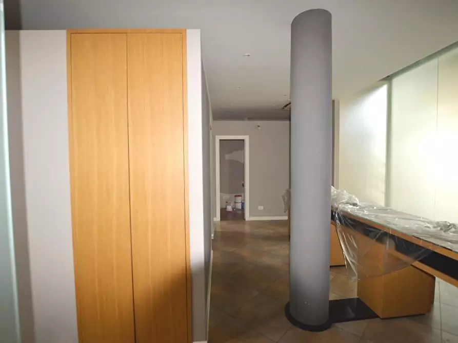 Immagine 10 di Attività artigianale in vendita  a Lucca