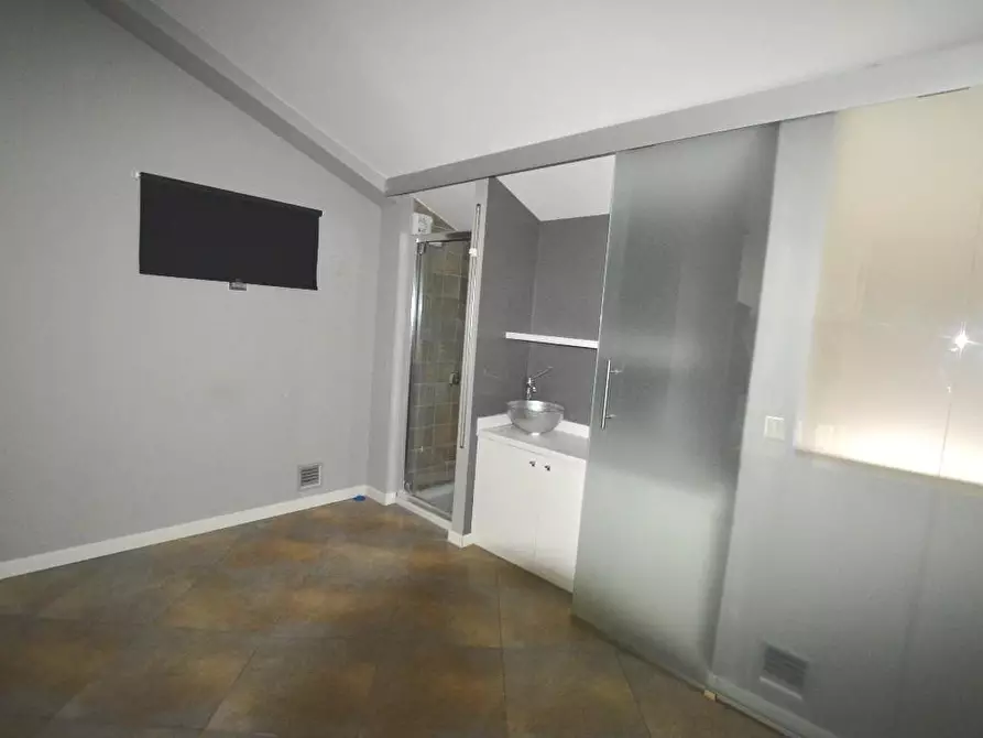 Immagine 17 di Attività artigianale in vendita  a Lucca