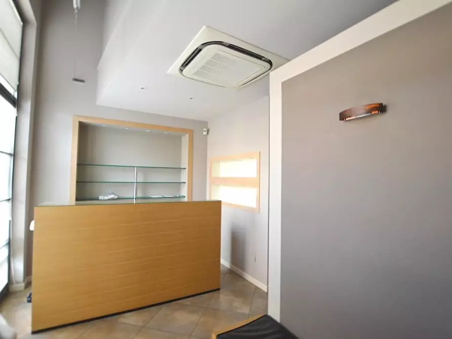 Immagine 3 di Attività artigianale in vendita  a Lucca