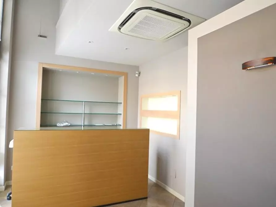 Immagine 4 di Attività artigianale in vendita  a Lucca