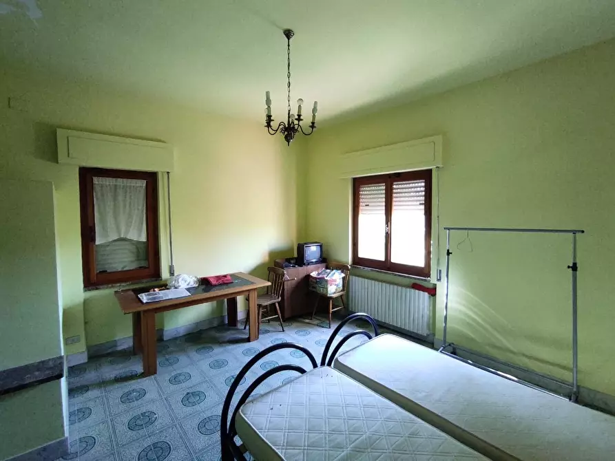 Immagine 11 di Villa in vendita  a Ortonovo