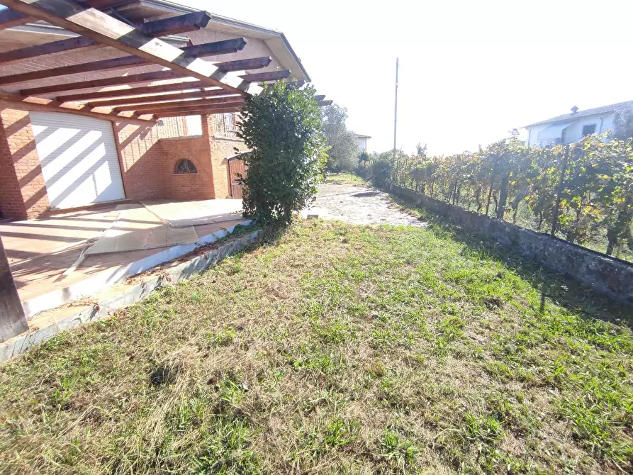 Immagine 5 di Villa in vendita  a Ortonovo