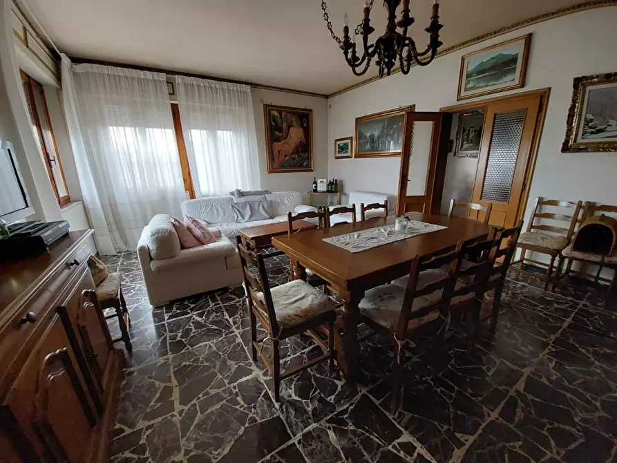 Immagine 4 di Villa in vendita  a Pontedera