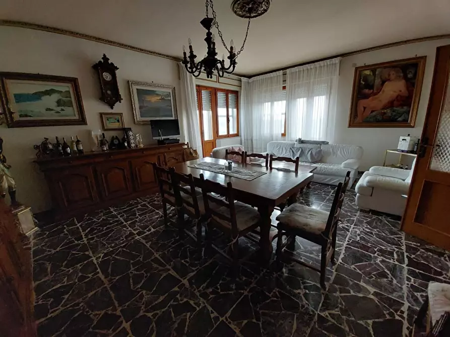 Immagine 5 di Villa in vendita  a Pontedera