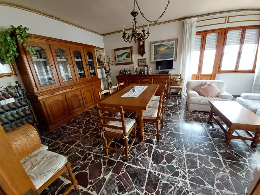 Immagine 3 di Villa in vendita  a Pontedera