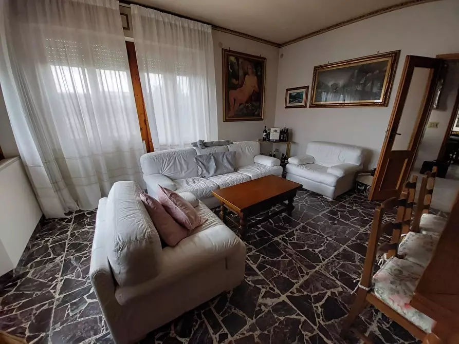 Immagine 7 di Villa in vendita  a Pontedera