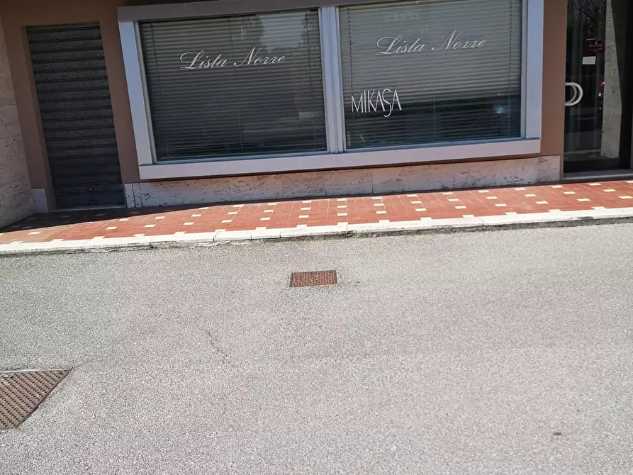 Immagine 4 di Locale commerciale in affitto  a Pisa