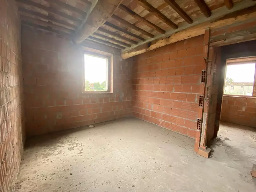 Immagine 14 di Villa in vendita  a Capannori