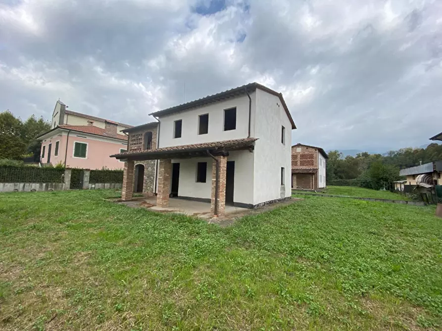 Immagine 30 di Villa in vendita  a Capannori